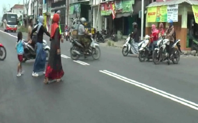 Waspadai Penyempitan Jalan Duduk Sampeyan